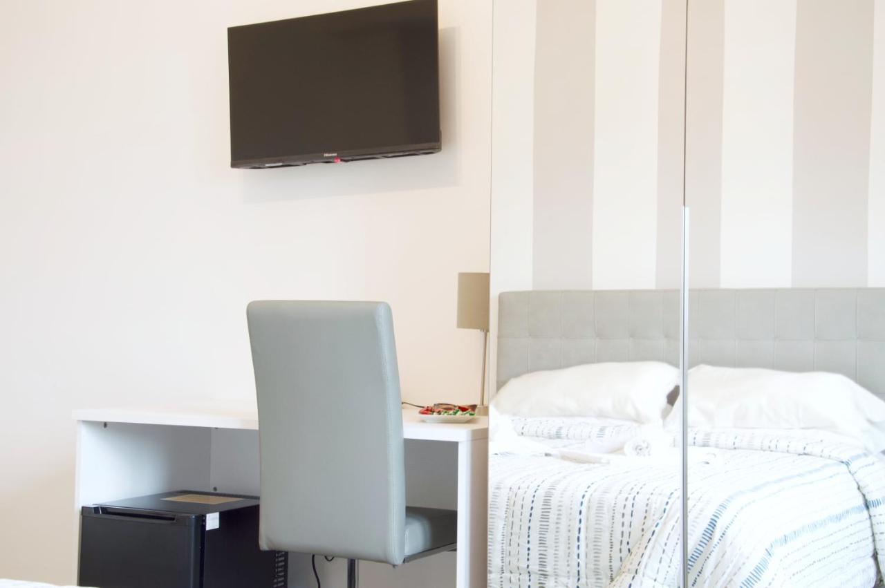 Minerva Rooms Pavia Buitenkant foto